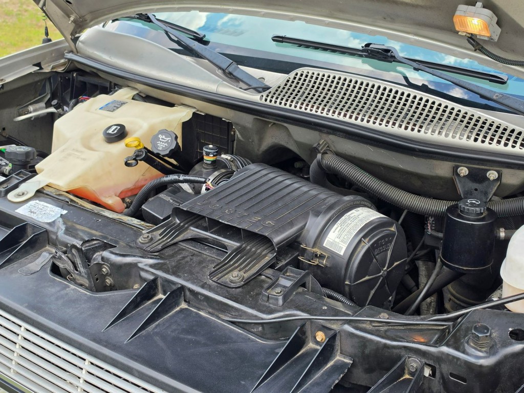 2004 Chevrolet Express Image 52