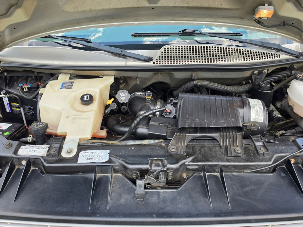 2004 Chevrolet Express Image 53