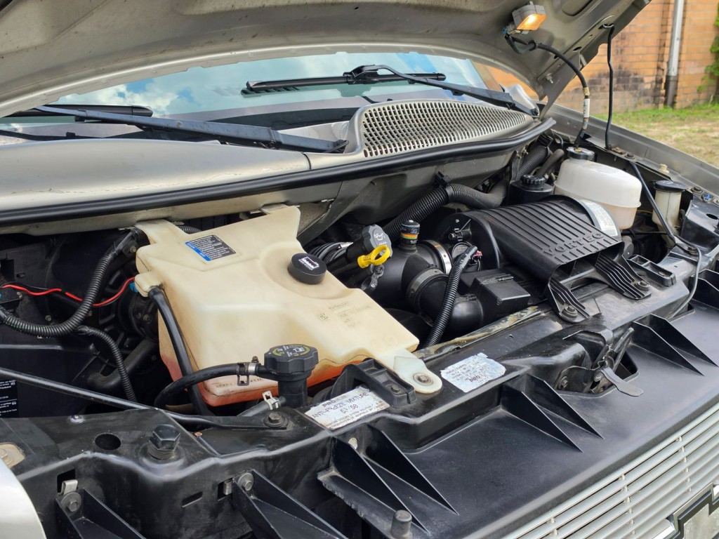 2004 Chevrolet Express Image 54