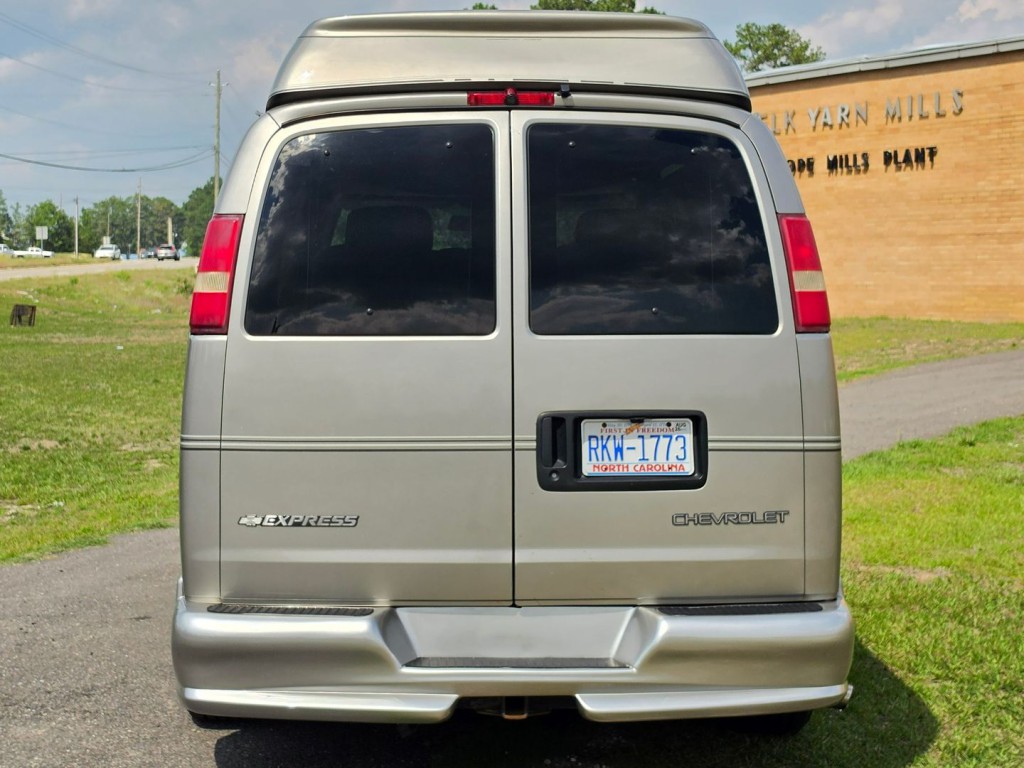 2004 Chevrolet Express Image 55