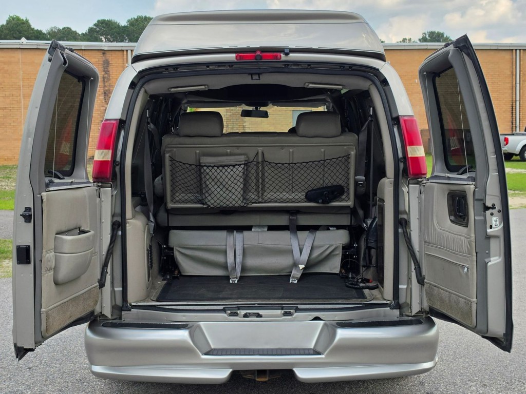 2004 Chevrolet Express Image 56