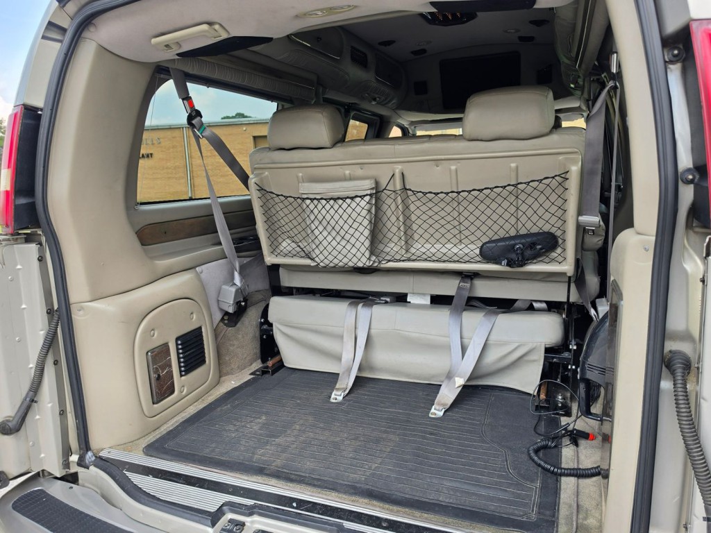 2004 Chevrolet Express Image 57