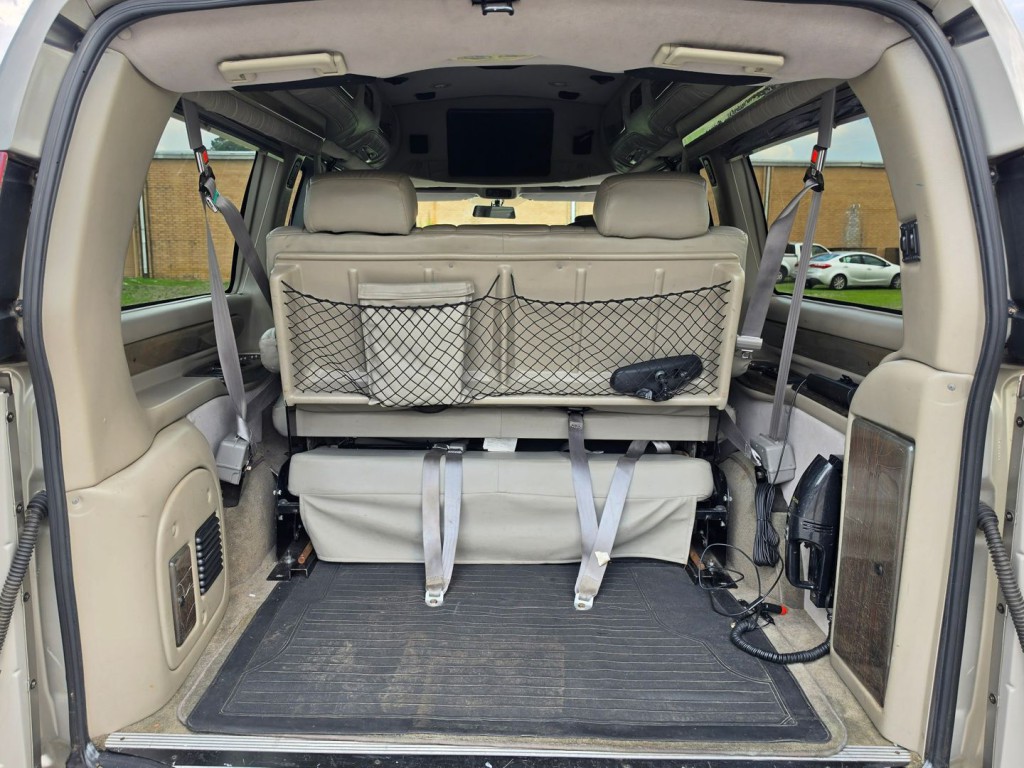 2004 Chevrolet Express Image 58