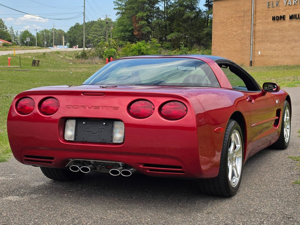 2001 Chevrolet Corvette Image 8