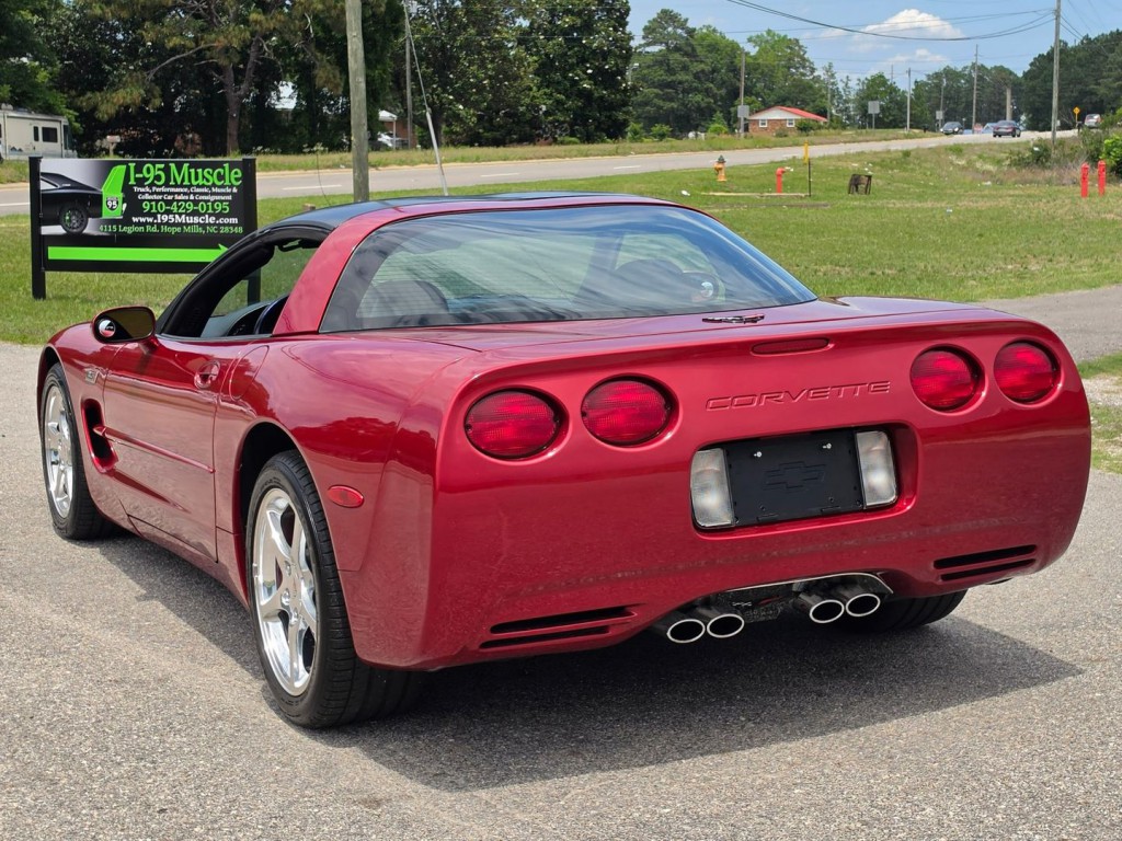 2001 Chevrolet Corvette Image 10