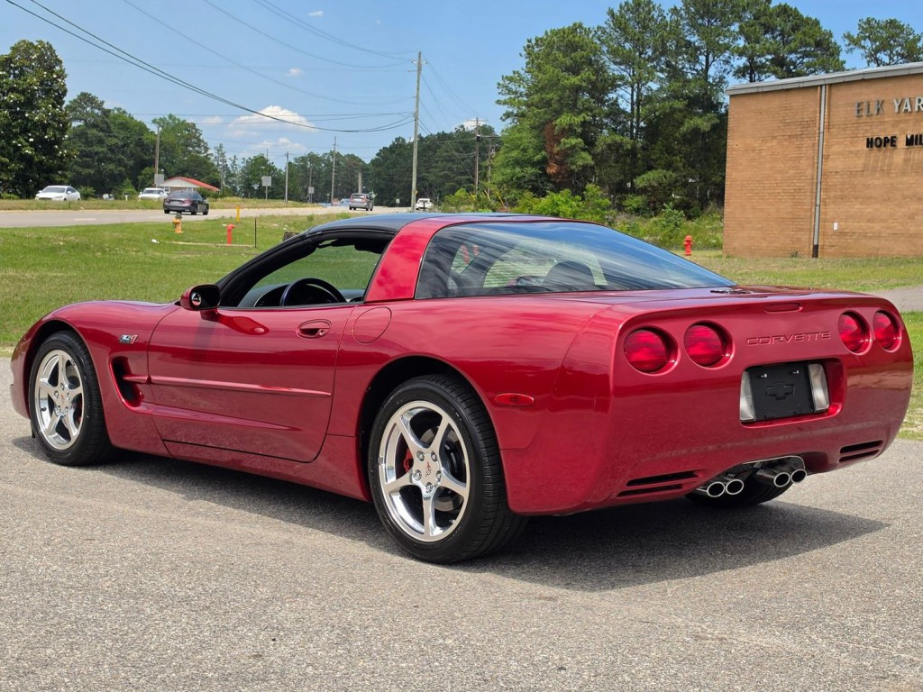 2001 Chevrolet Corvette Image 11