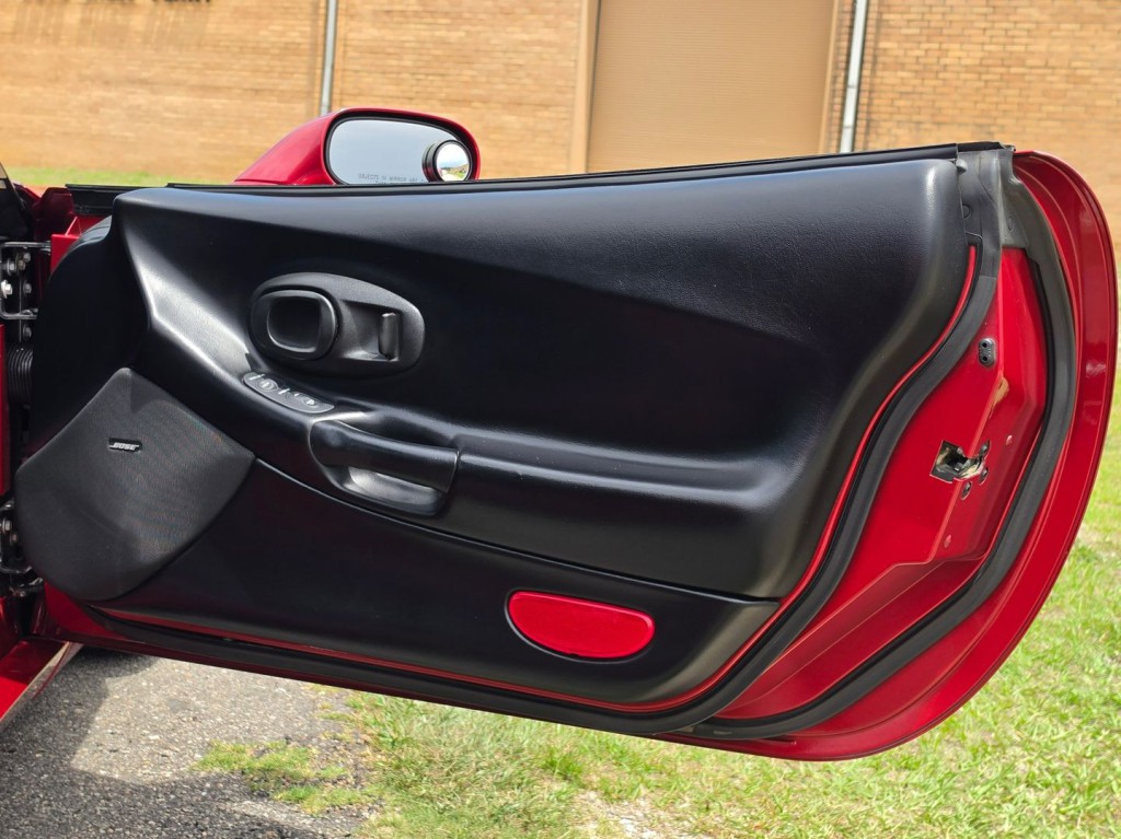 2001 Chevrolet Corvette Image 36