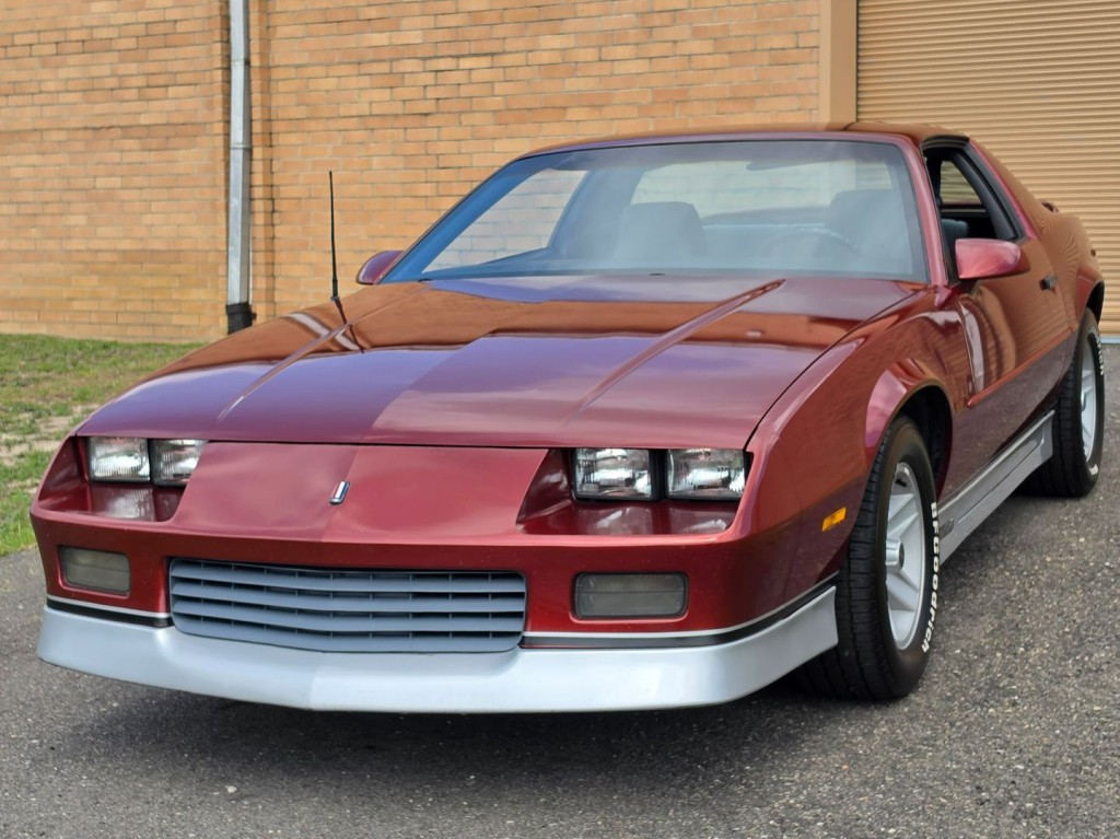 1988 Chevrolet Camaro Image 2