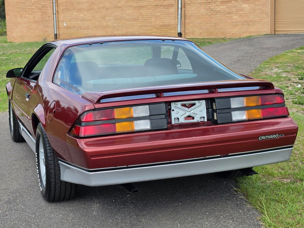 1988 Chevrolet Camaro Image 10