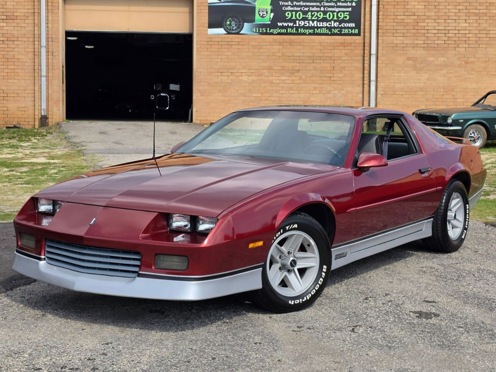 1988 Chevrolet Camaro Image 13