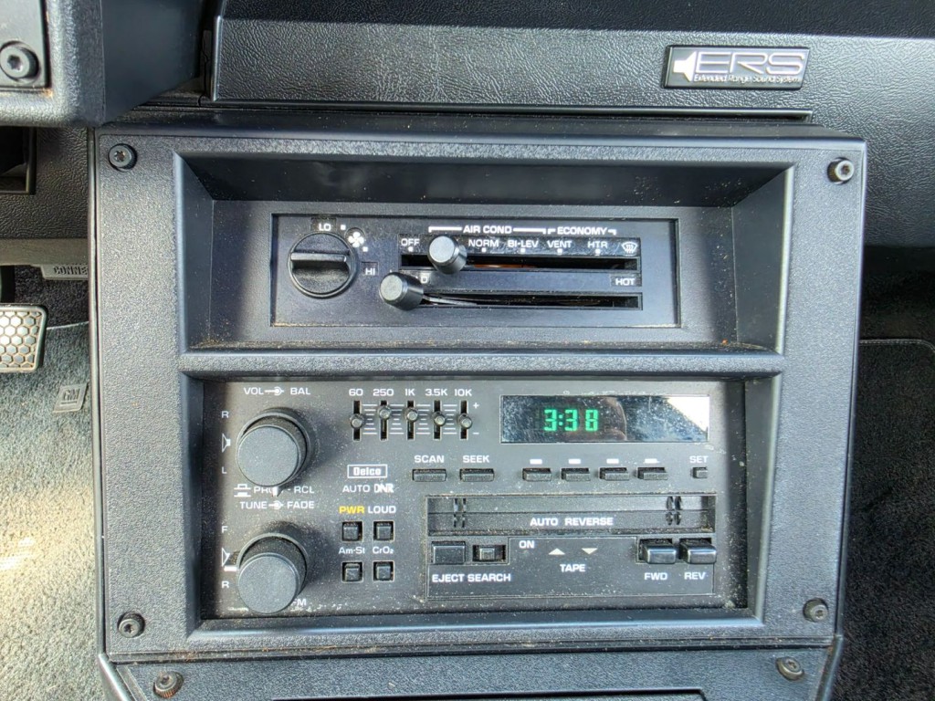 1988 Chevrolet Camaro Image 20