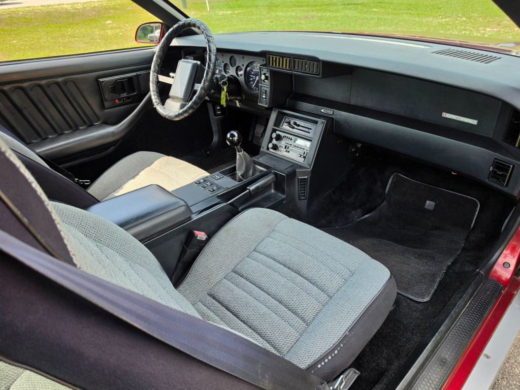 1988 Chevrolet Camaro Image 31