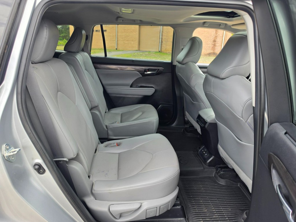 2021 Toyota Highlander Image 32