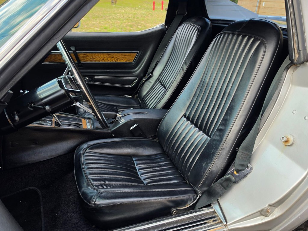 1976 Chevrolet Corvette Image 14