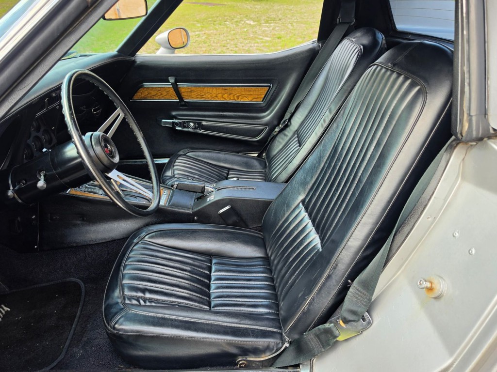 1976 Chevrolet Corvette Image 15