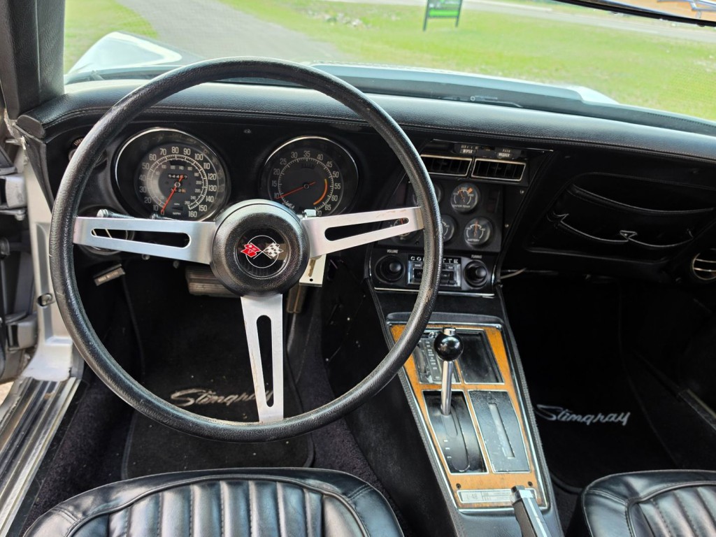 1976 Chevrolet Corvette Image 17