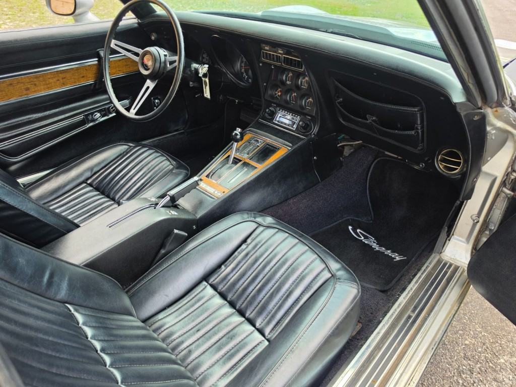 1976 Chevrolet Corvette Image 29