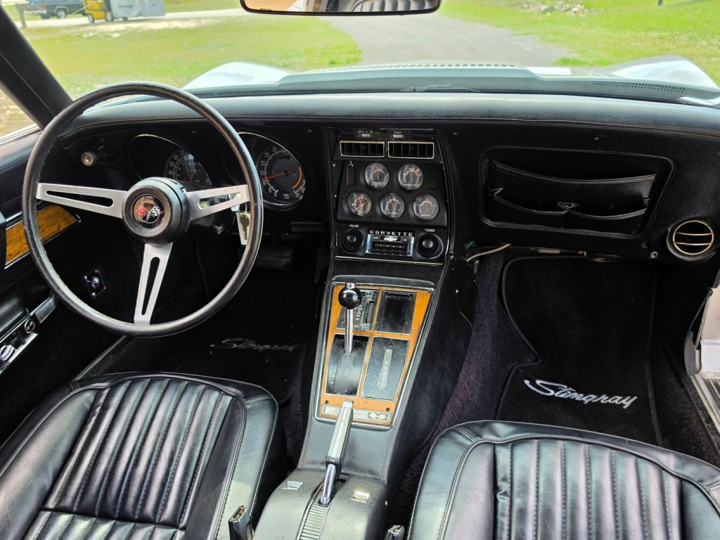 1976 Chevrolet Corvette Image 30