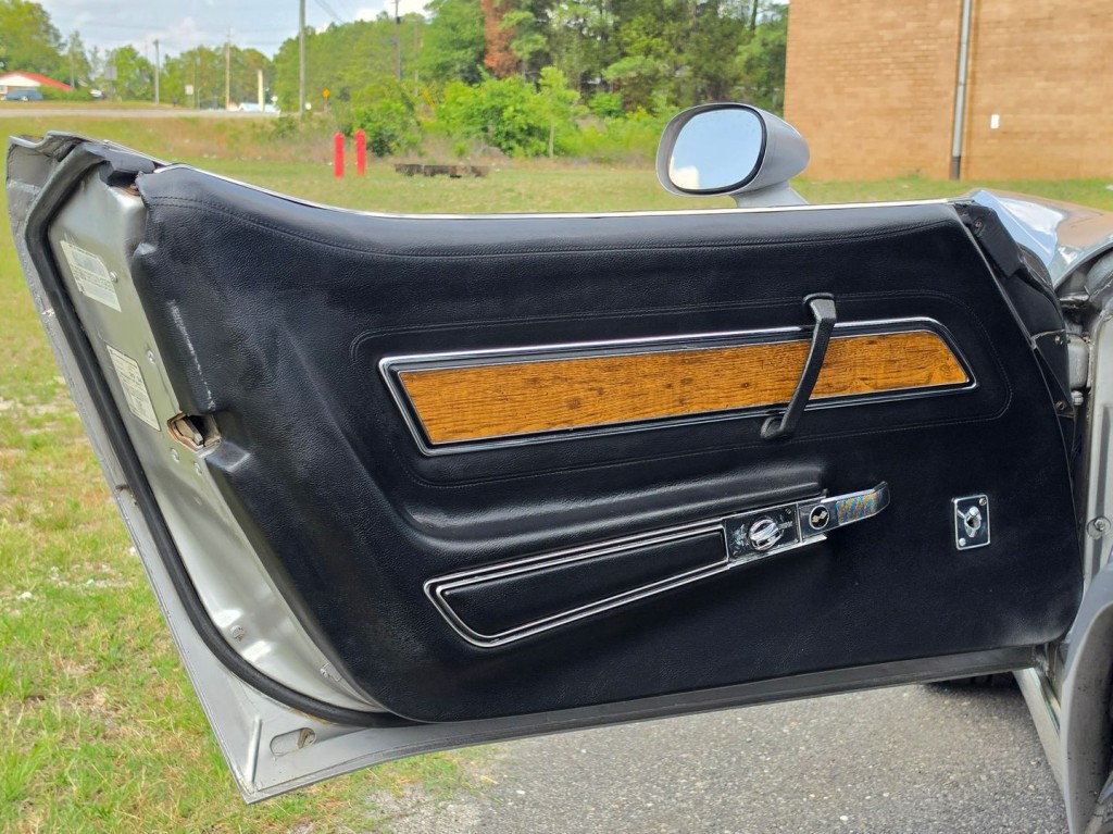 1976 Chevrolet Corvette Image 31