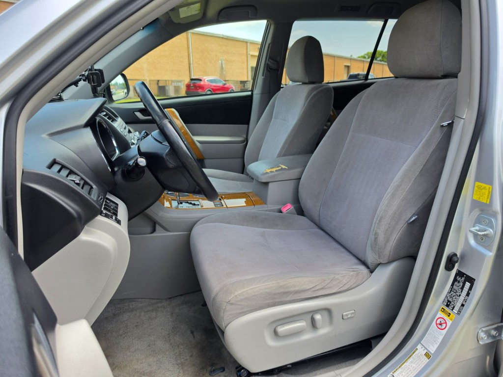 2010 Toyota Highlander Image 14