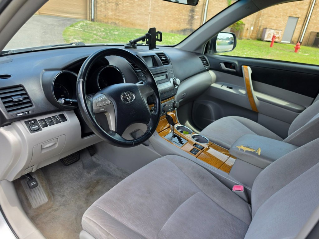 2010 Toyota Highlander Image 16