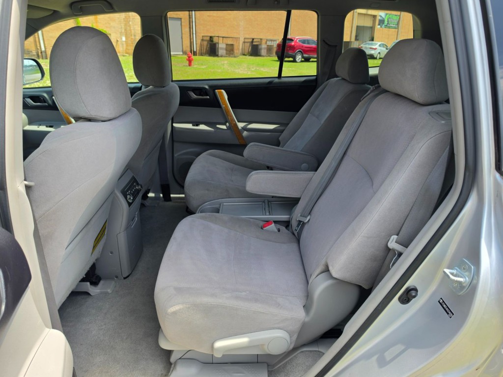 2010 Toyota Highlander Image 28
