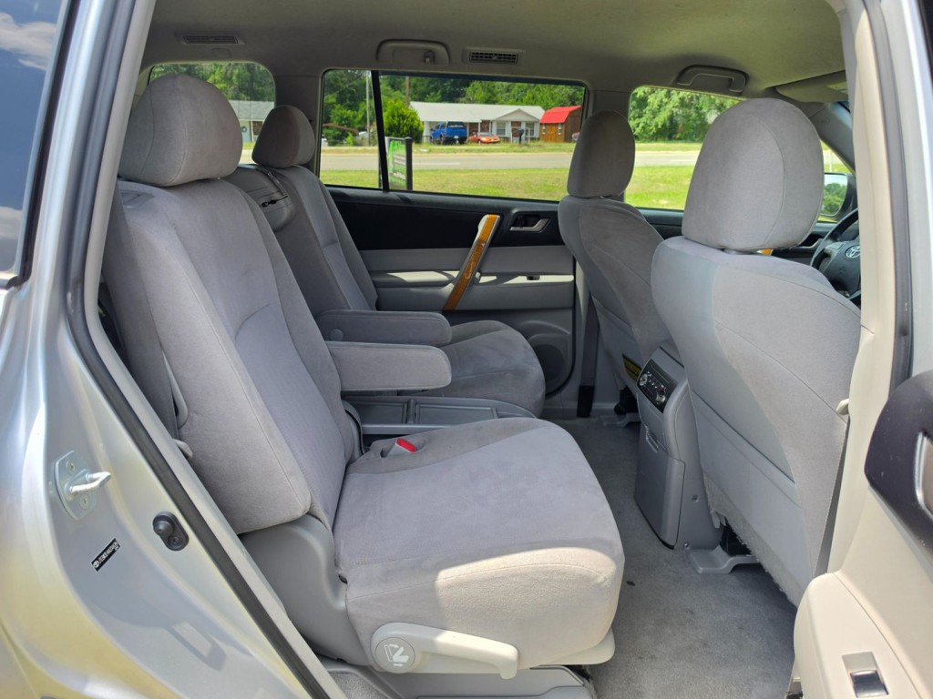 2010 Toyota Highlander Image 31