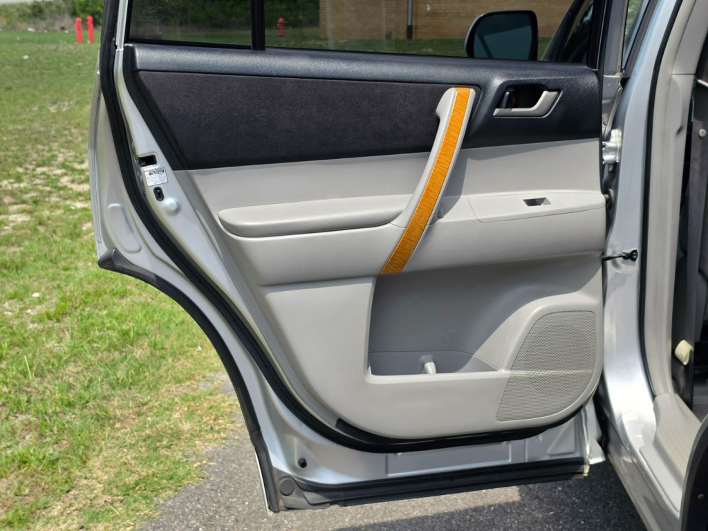 2010 Toyota Highlander Image 40