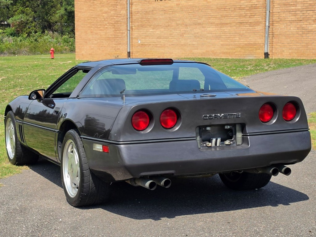 1989 Chevrolet Corvette Image 10