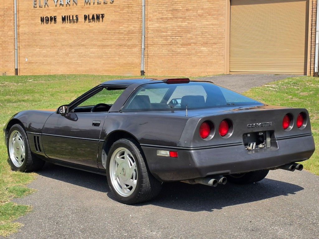 1989 Chevrolet Corvette Image 11