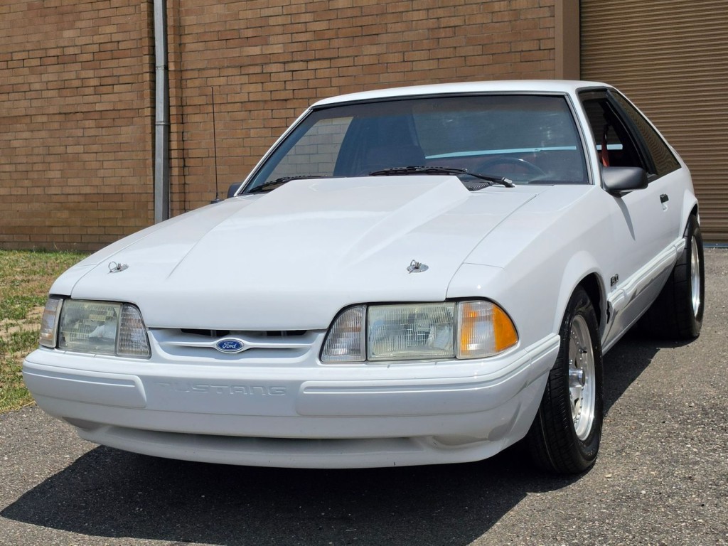 1991 Ford Mustang Image 2