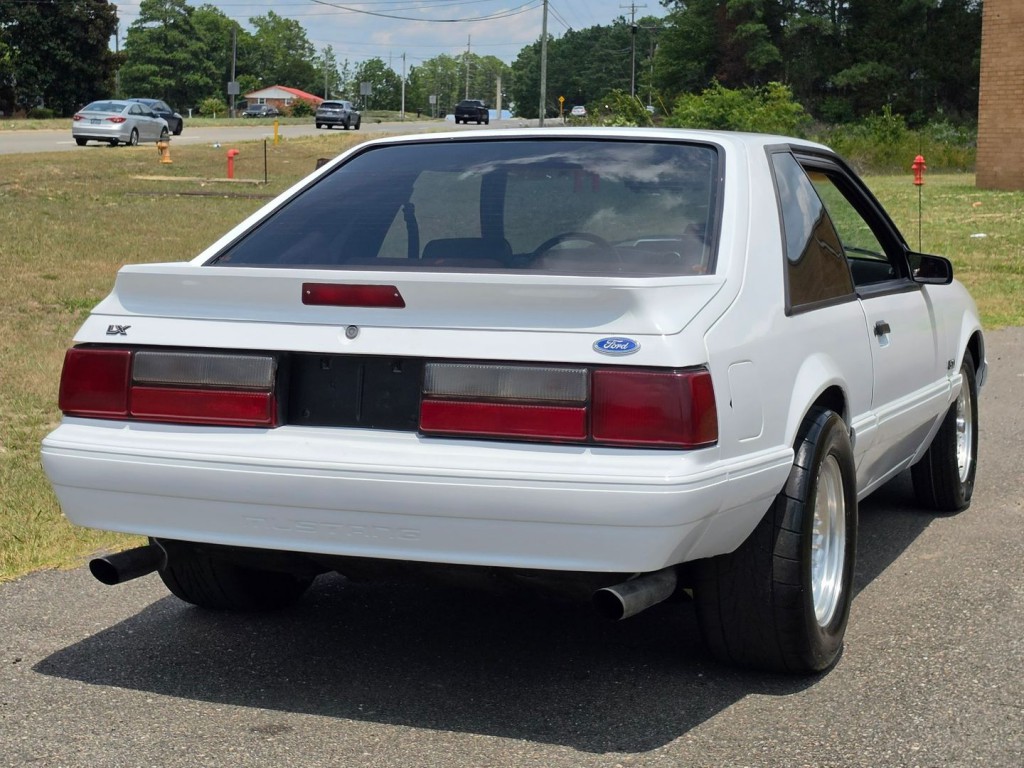 1991 Ford Mustang Image 8