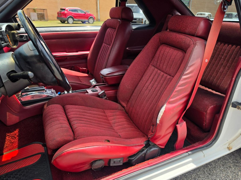 1991 Ford Mustang Image 14