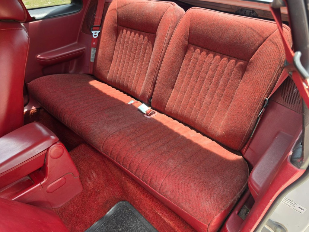 1991 Ford Mustang Image 28
