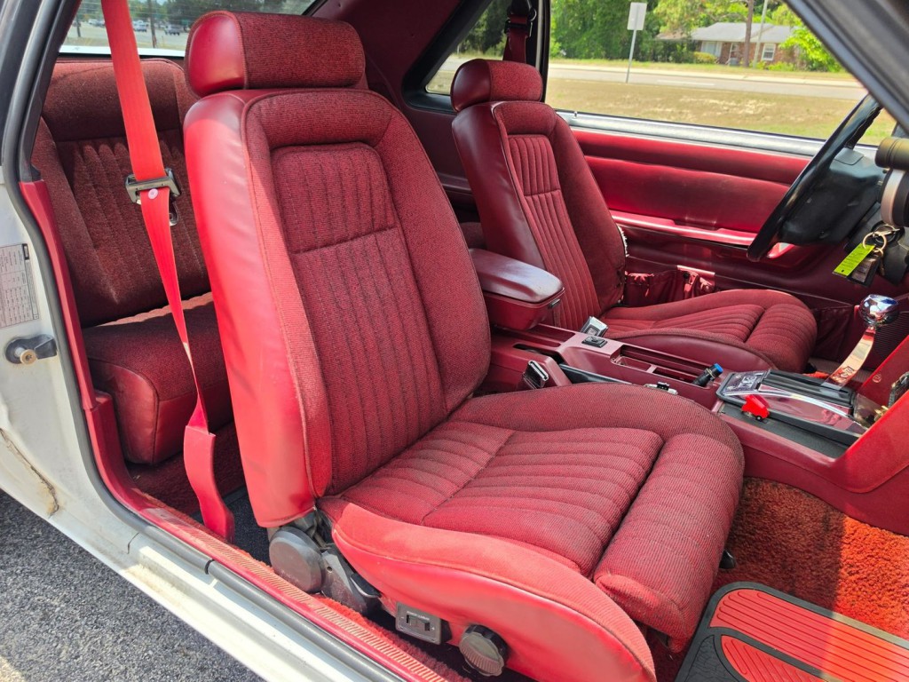1991 Ford Mustang Image 30