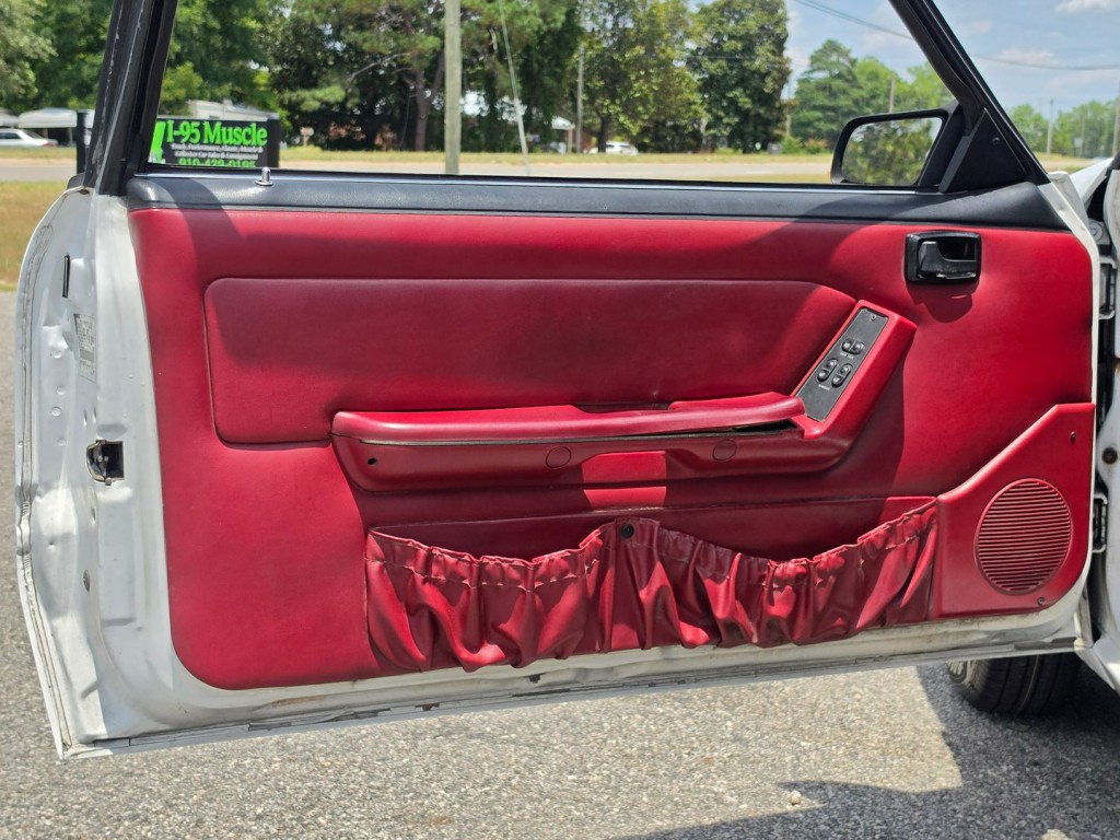 1991 Ford Mustang Image 38