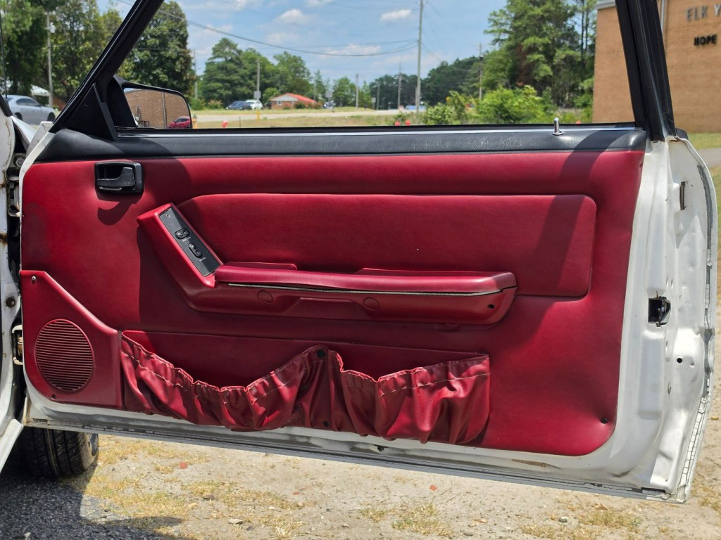 1991 Ford Mustang Image 39