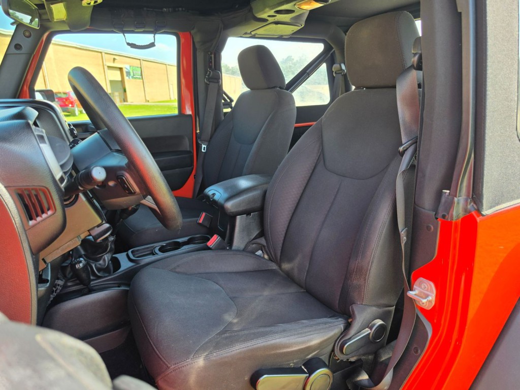 2015 Jeep Wrangler Image 14