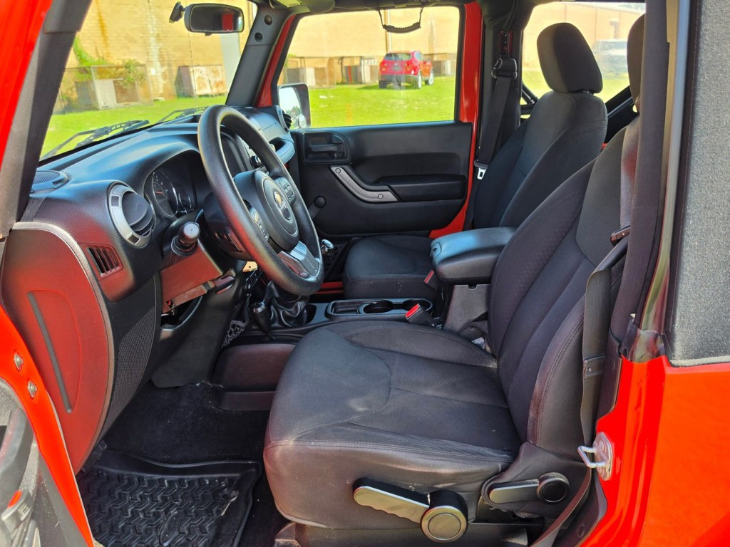 2015 Jeep Wrangler Image 15