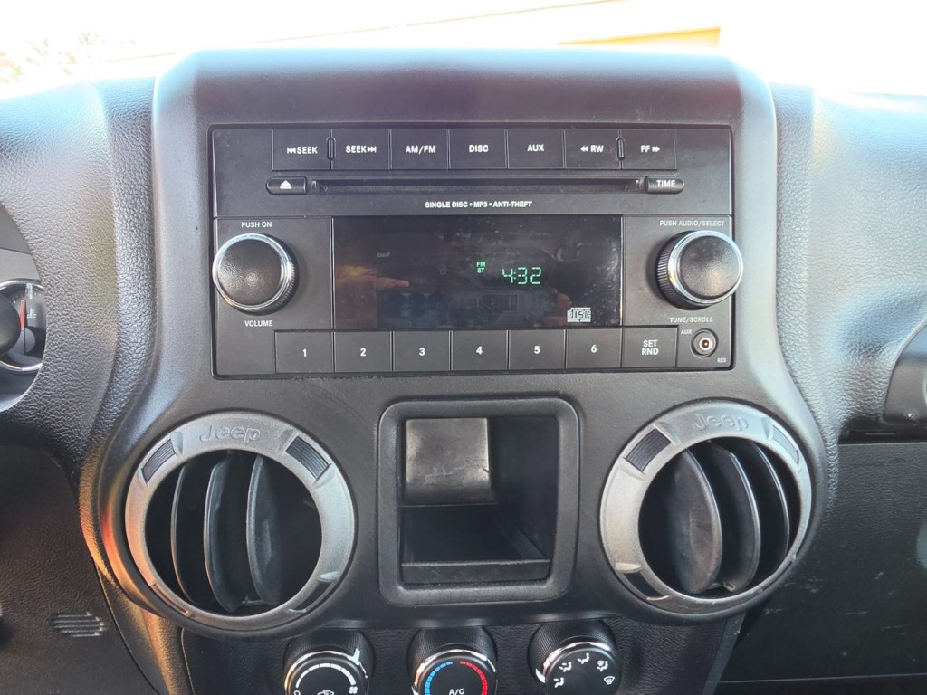 2015 Jeep Wrangler Image 20