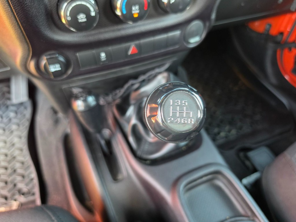 2015 Jeep Wrangler Image 22