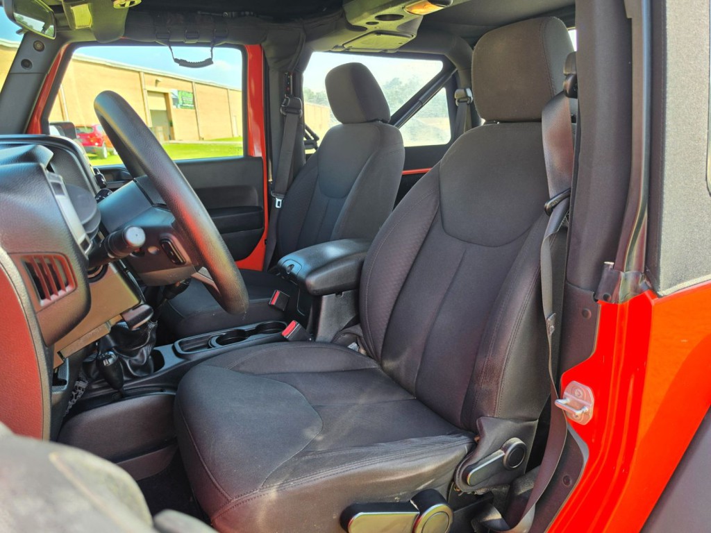 2015 Jeep Wrangler Image 25
