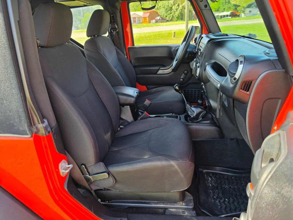 2015 Jeep Wrangler Image 29