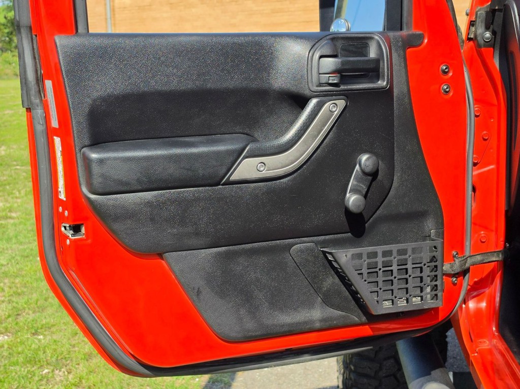 2015 Jeep Wrangler Image 32