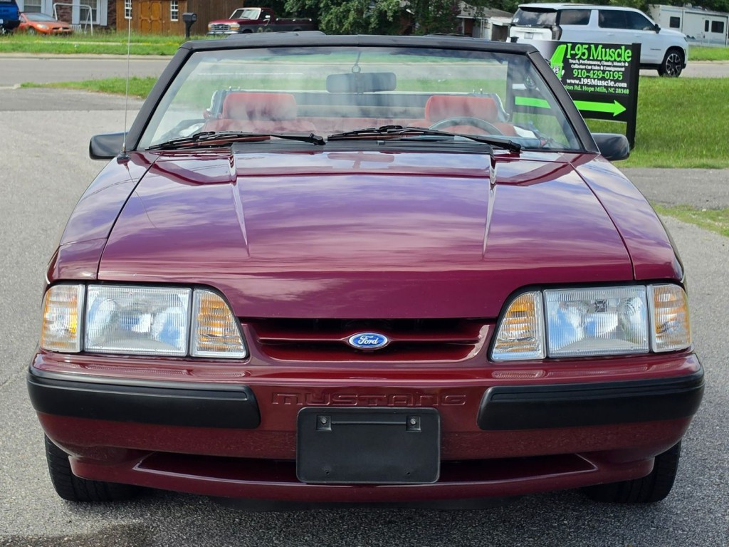 1988 Ford Mustang Image 3