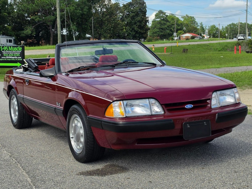 1988 Ford Mustang Image 4