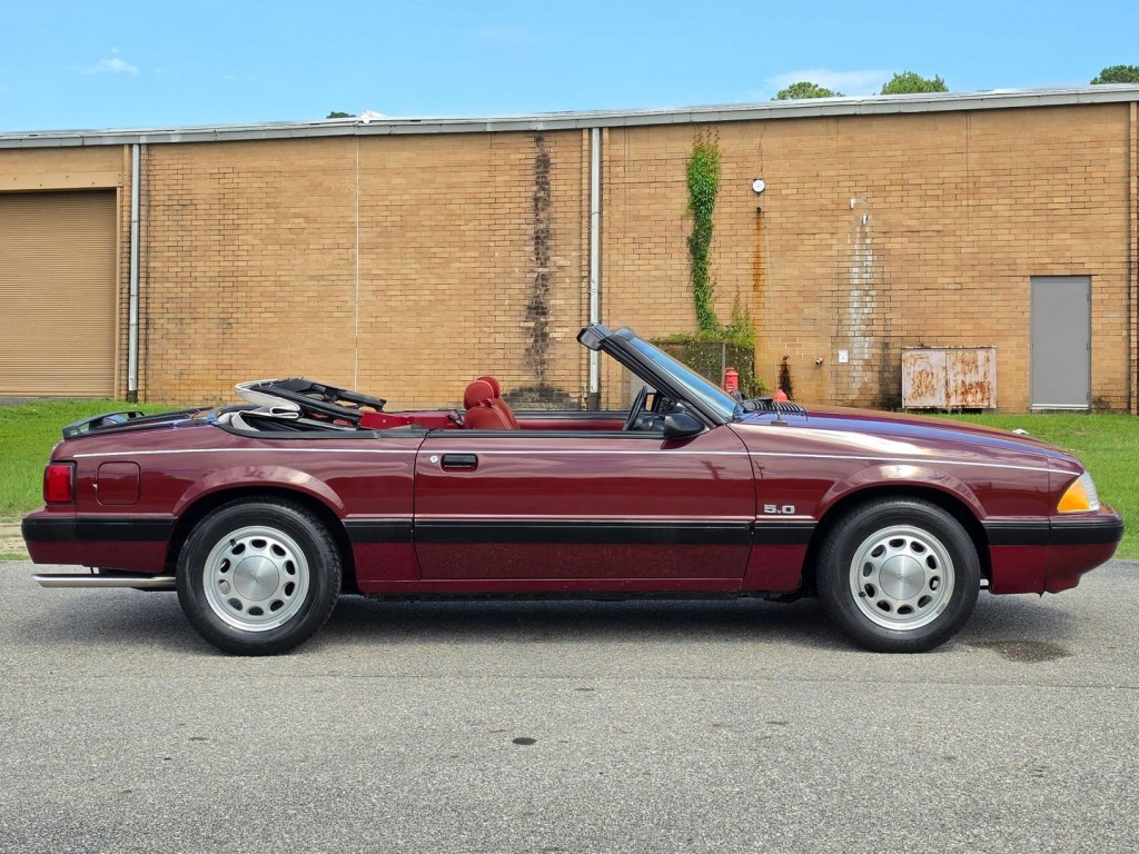 1988 Ford Mustang Image 6