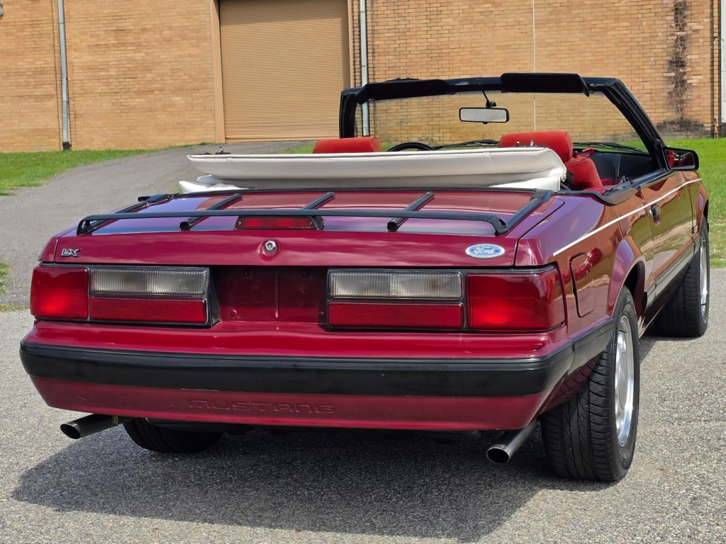 1988 Ford Mustang Image 8