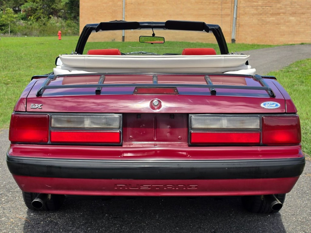 1988 Ford Mustang Image 9
