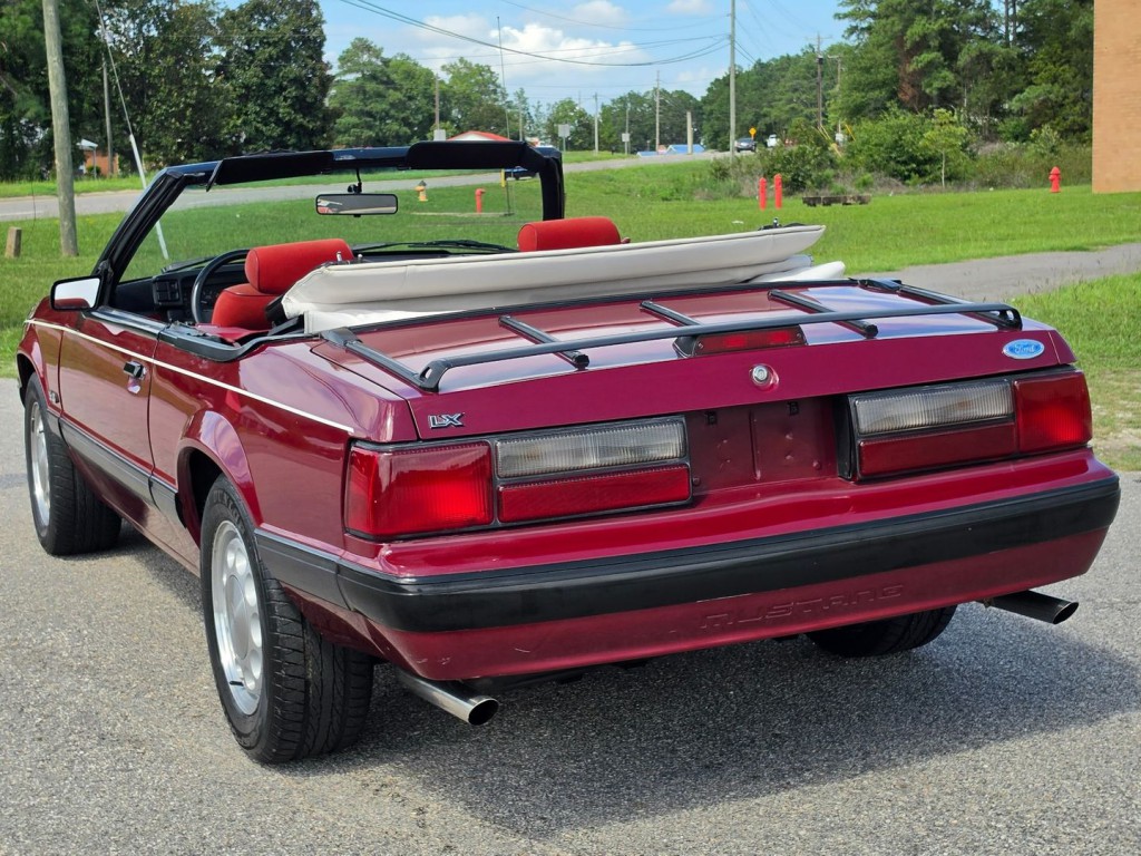 1988 Ford Mustang Image 10